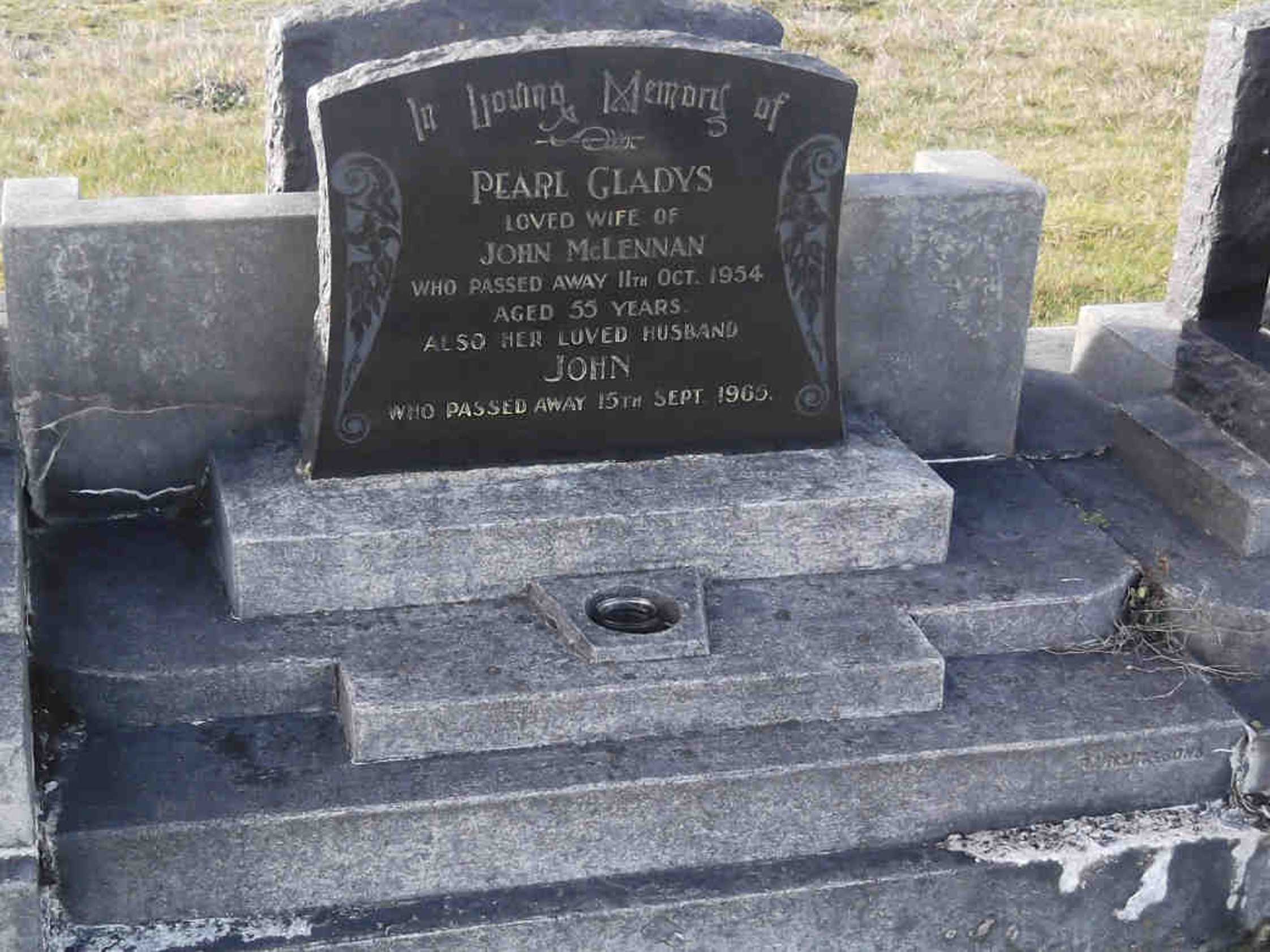 Photo of headstones/John McLennan died 1965 hdstn Dunedin